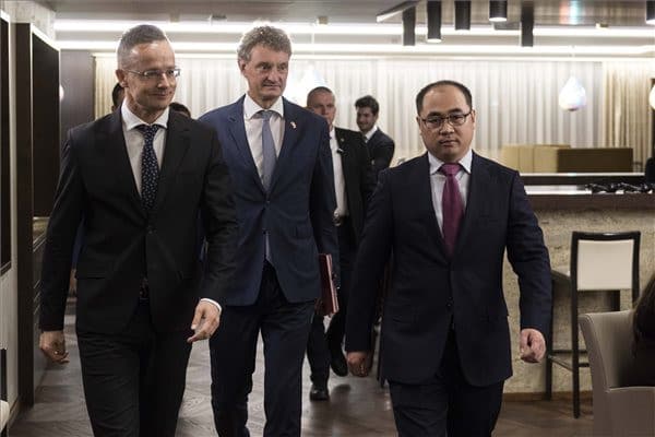 Budapest és Csungking között indít járatot a Hainan Airlines