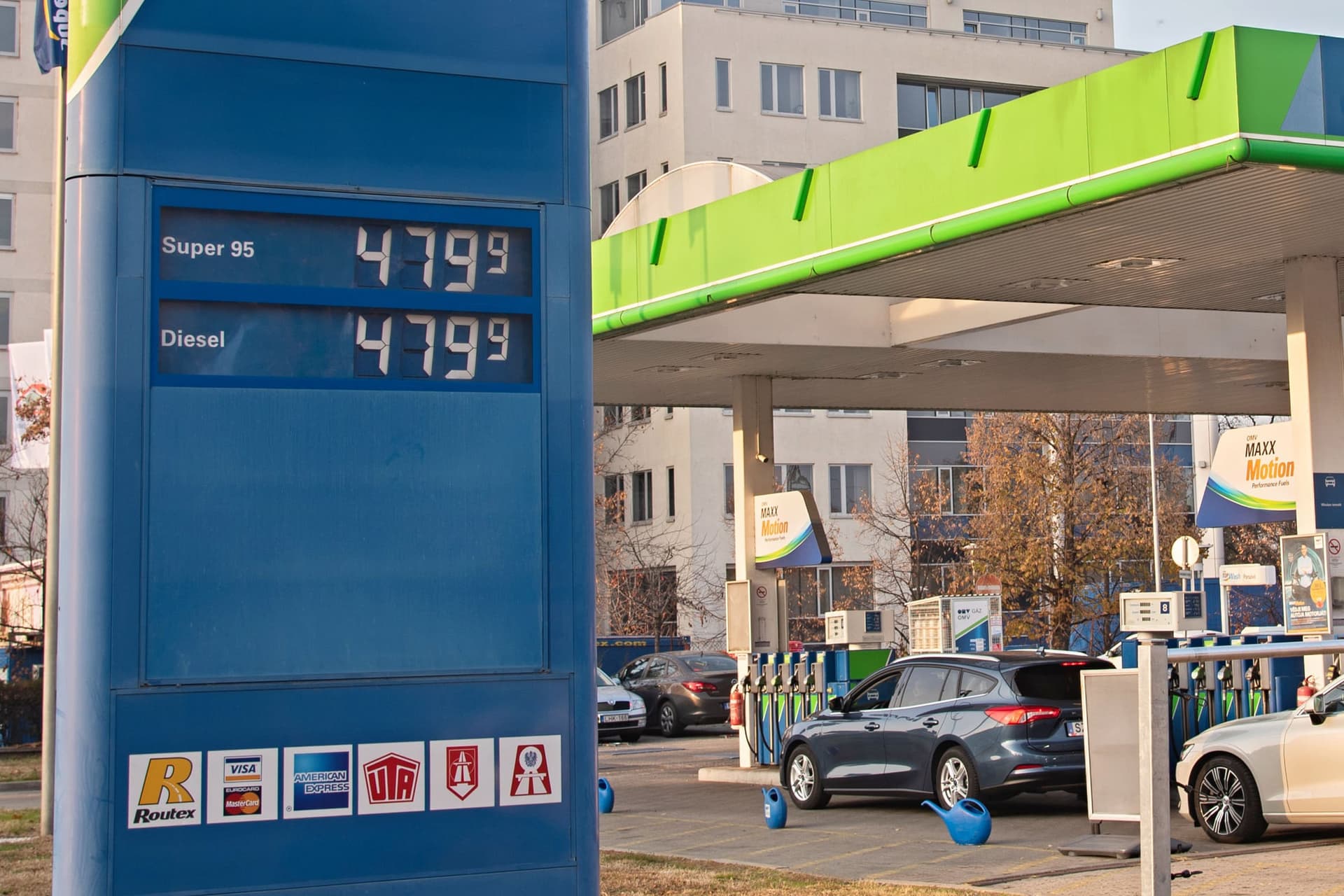Hétfőn reggel életbe lépett a benzinár-stop