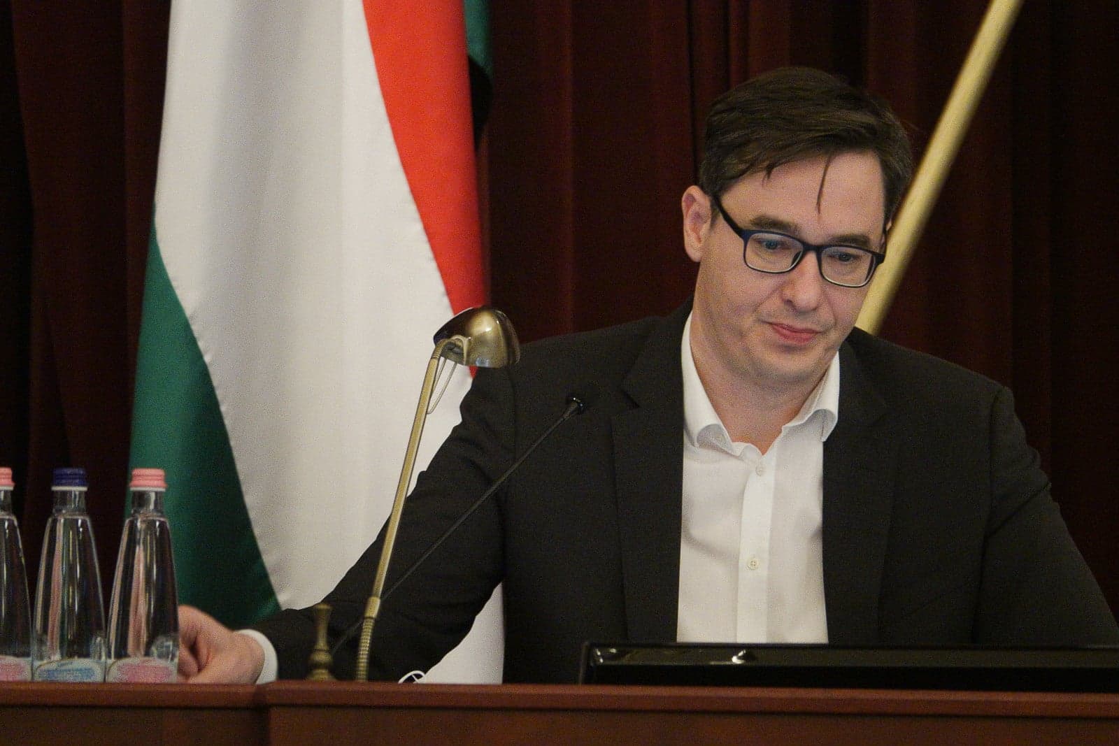 Karácsony szerint belefér az, ha valaki belepisil a szenteltvíztartóba