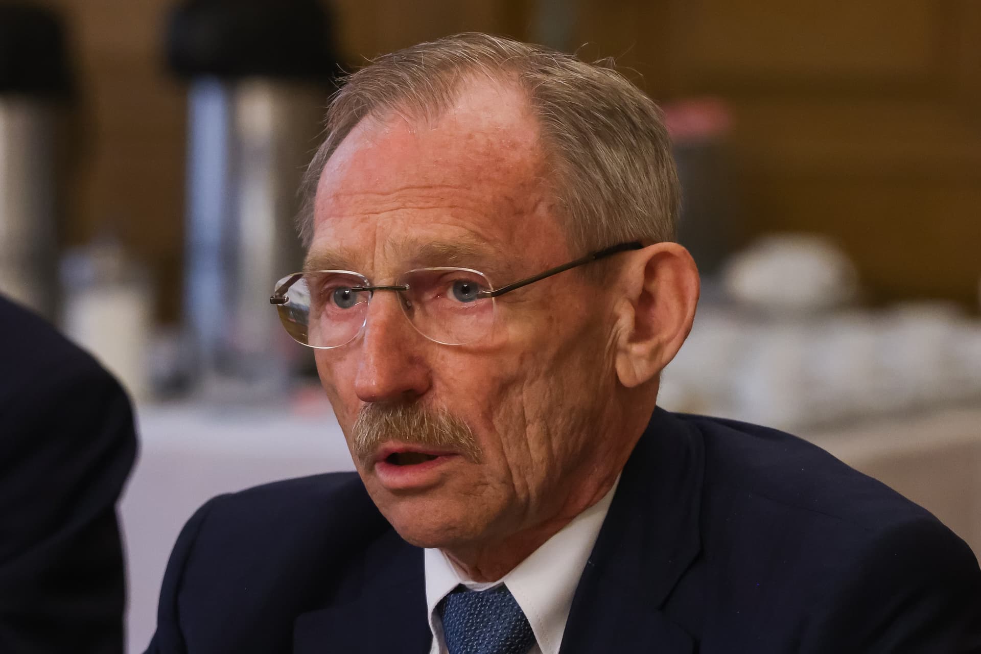 A kormány folytatja az orvosok és az ápolók béremelését