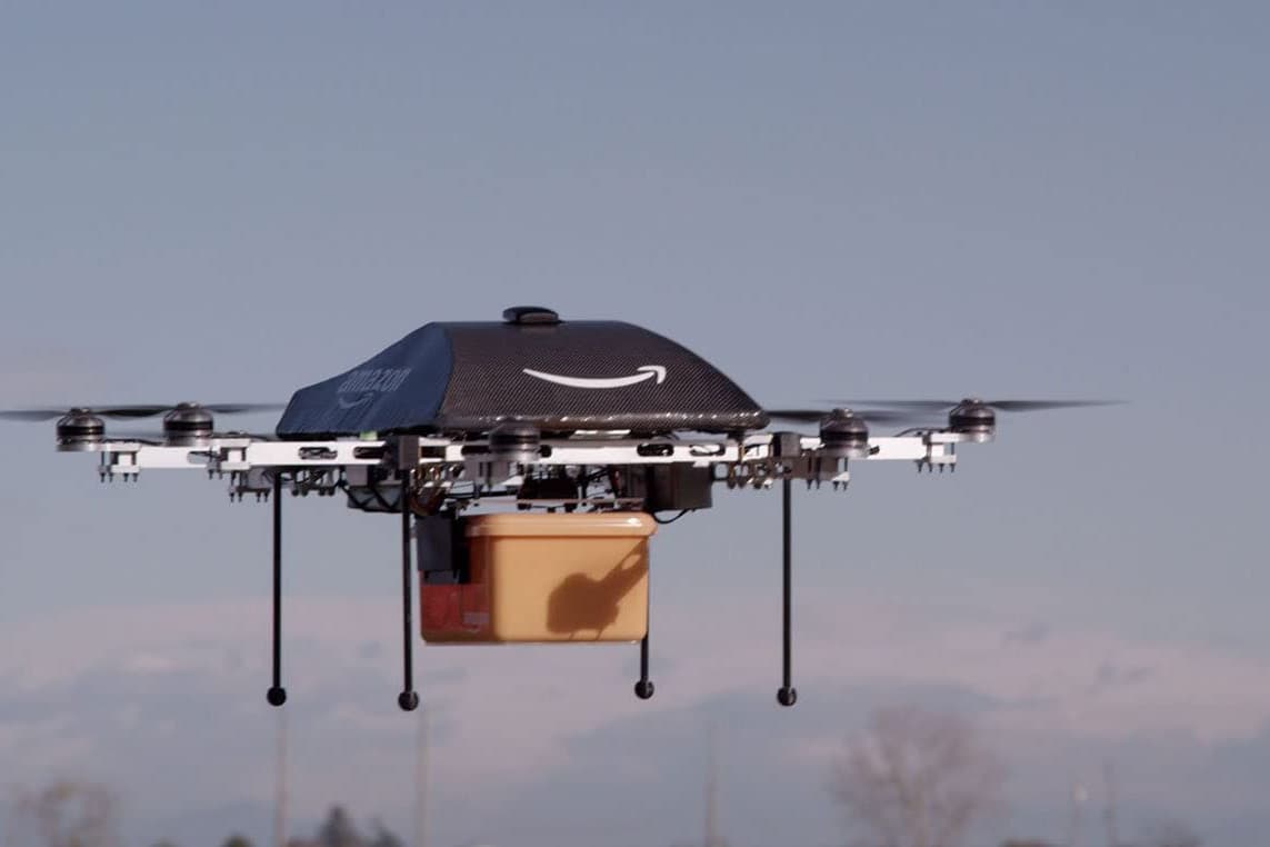Megkezdi a drónokkal történő csomagszállítást az Amazon