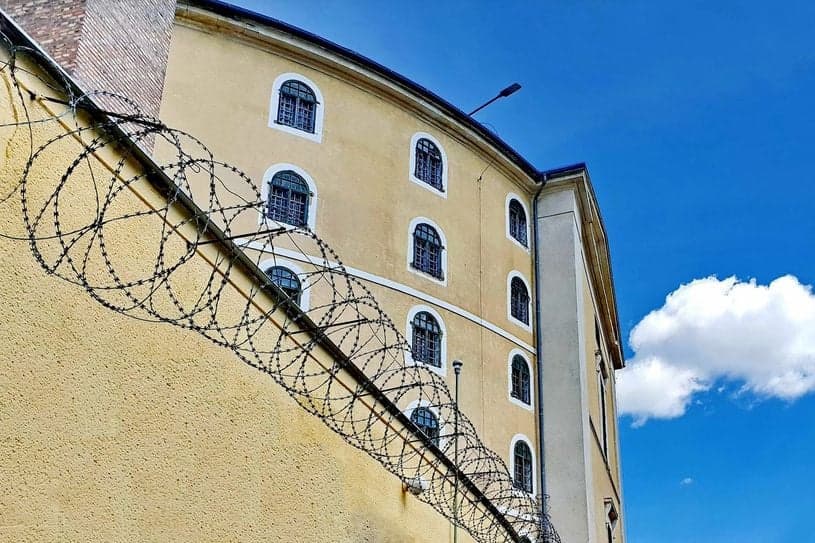 Ezernél több külföldi embercsempész van jogerősen magyar börtönökben