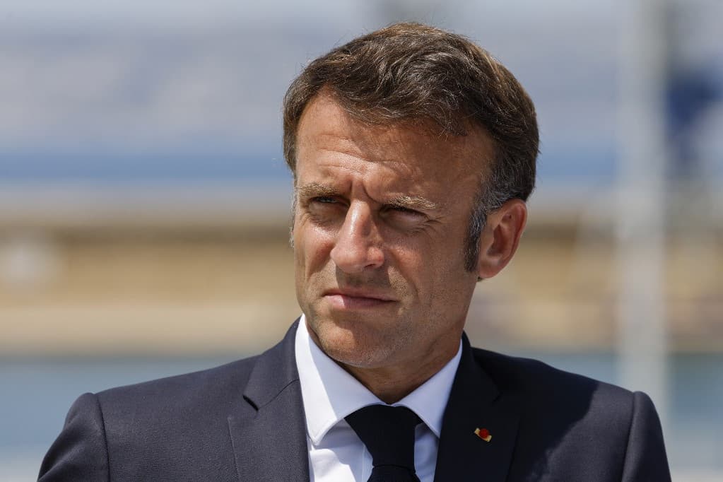 Levágott emberi ujjat tartalmazó csomagot postáztak a francia elnöknek