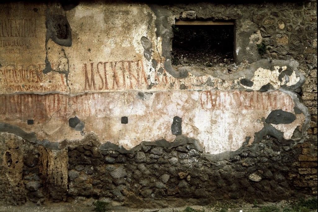 Választási feliratokra bukkantak Pompejiben