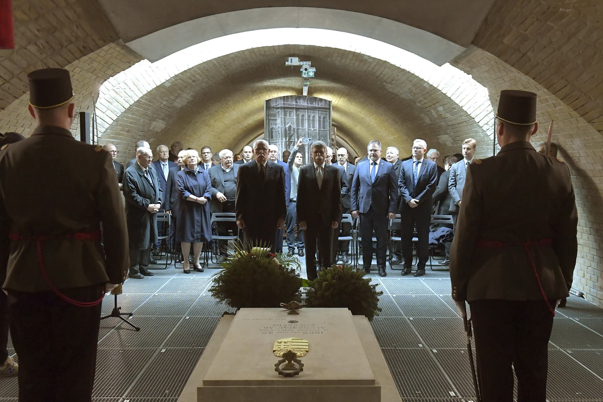 Megemlékeztek a Kossuth téri sortűz áldozatairól