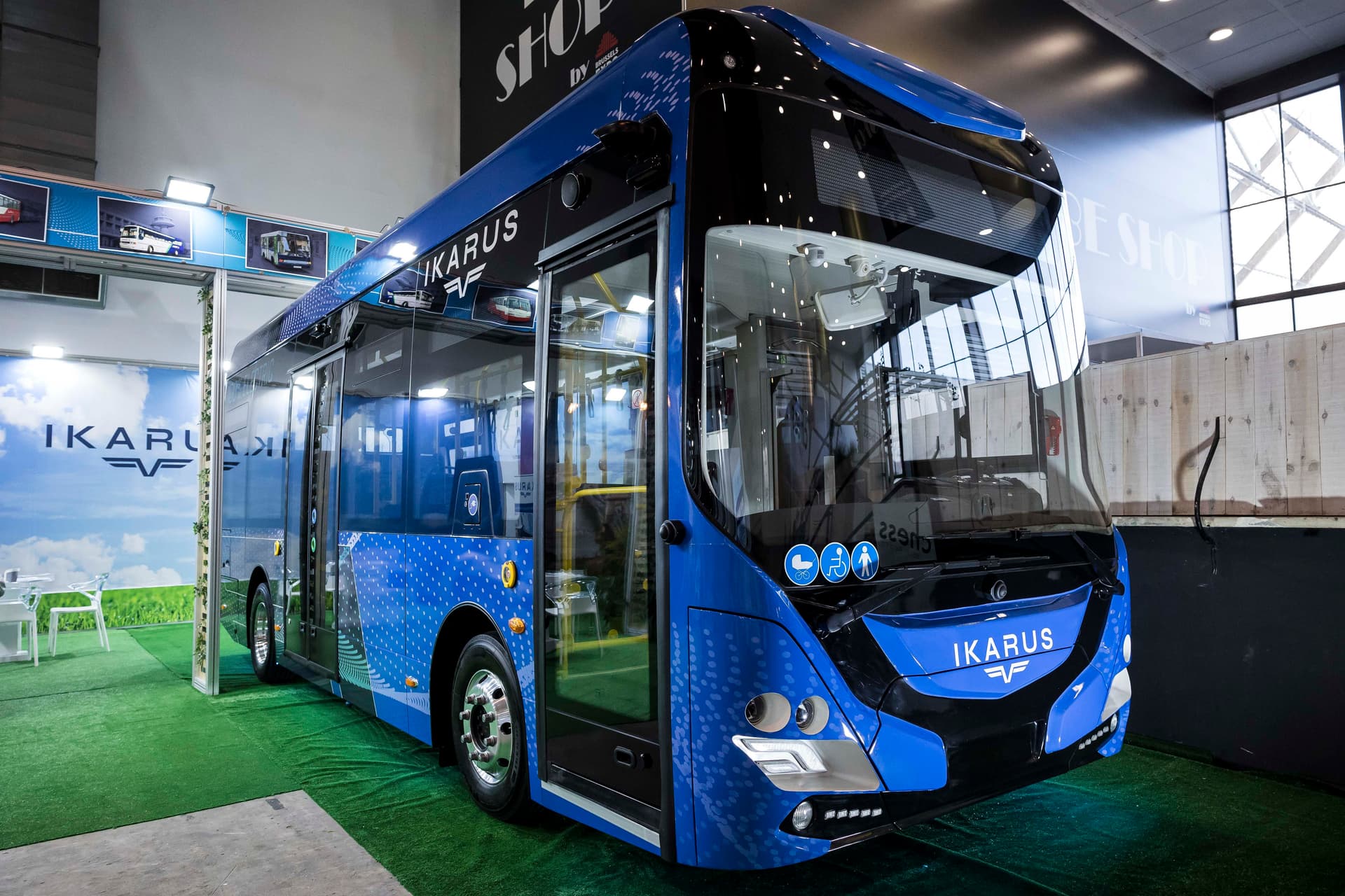 Brüsszelben mutatkozott be az új Ikarus 80e midibusz + GALÉRIA