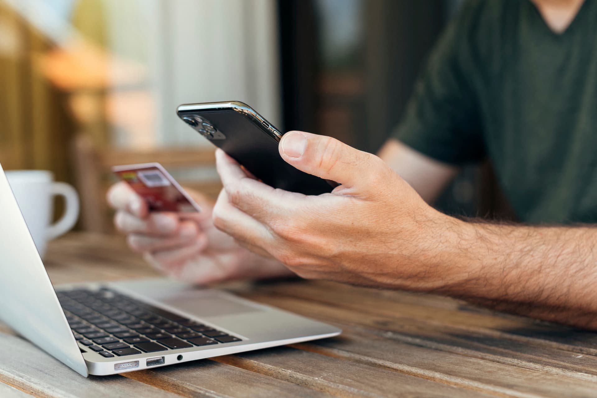 Bankszakmai ajánlás segíti az online pénzügyi csalások áldozatait