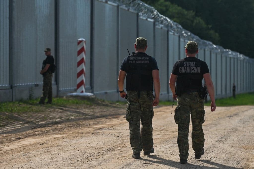 Lengyel katonát késelt meg egy migráns