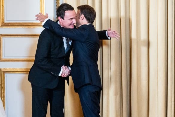 Tengelyt akaszt Párizs Koszovóval