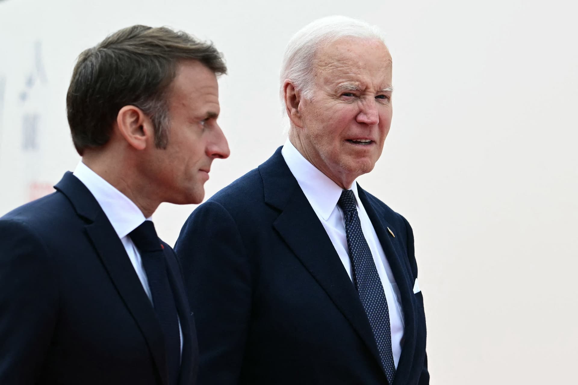 Macron elvesztette Biden támogatását