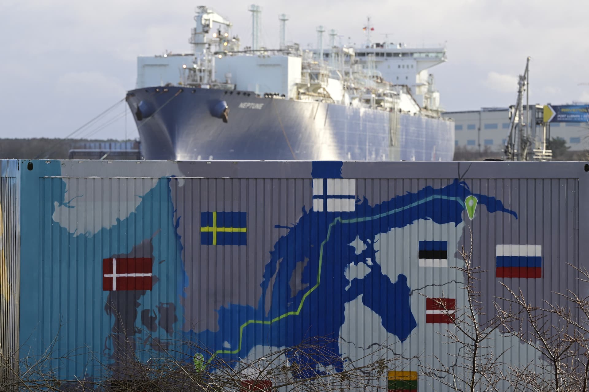 A leköszönő amerikai kormány így akarja földbe döngölni Európát