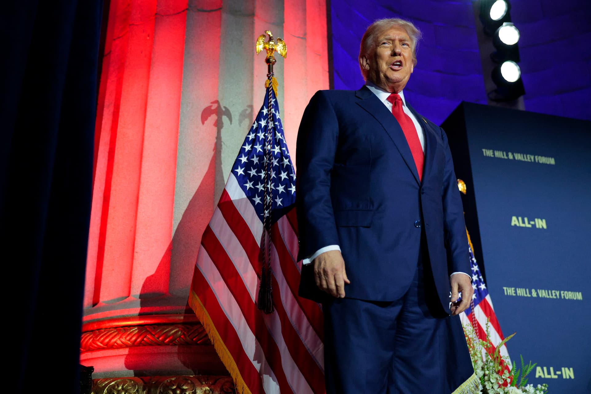 Trump bejelentette, hogy megvitatja Oroszországgal a nukleáris leszerelés lehetőségeit