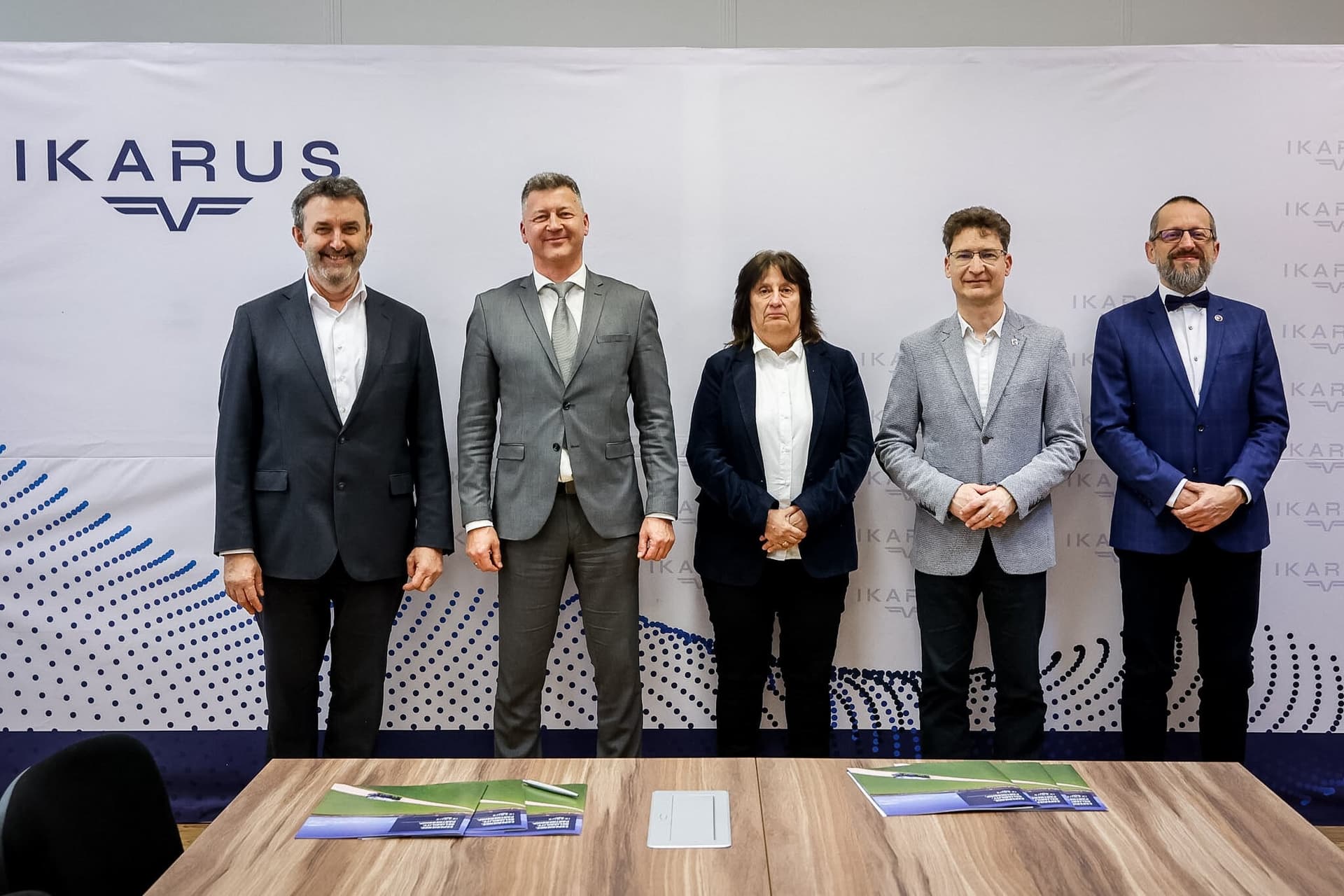 Négy elektromos iskolabuszt szállít az Ikarus a tankerületeknek