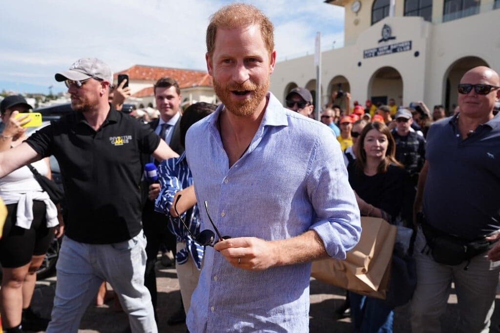 Harry herceg hasonmását elárasztja a munka