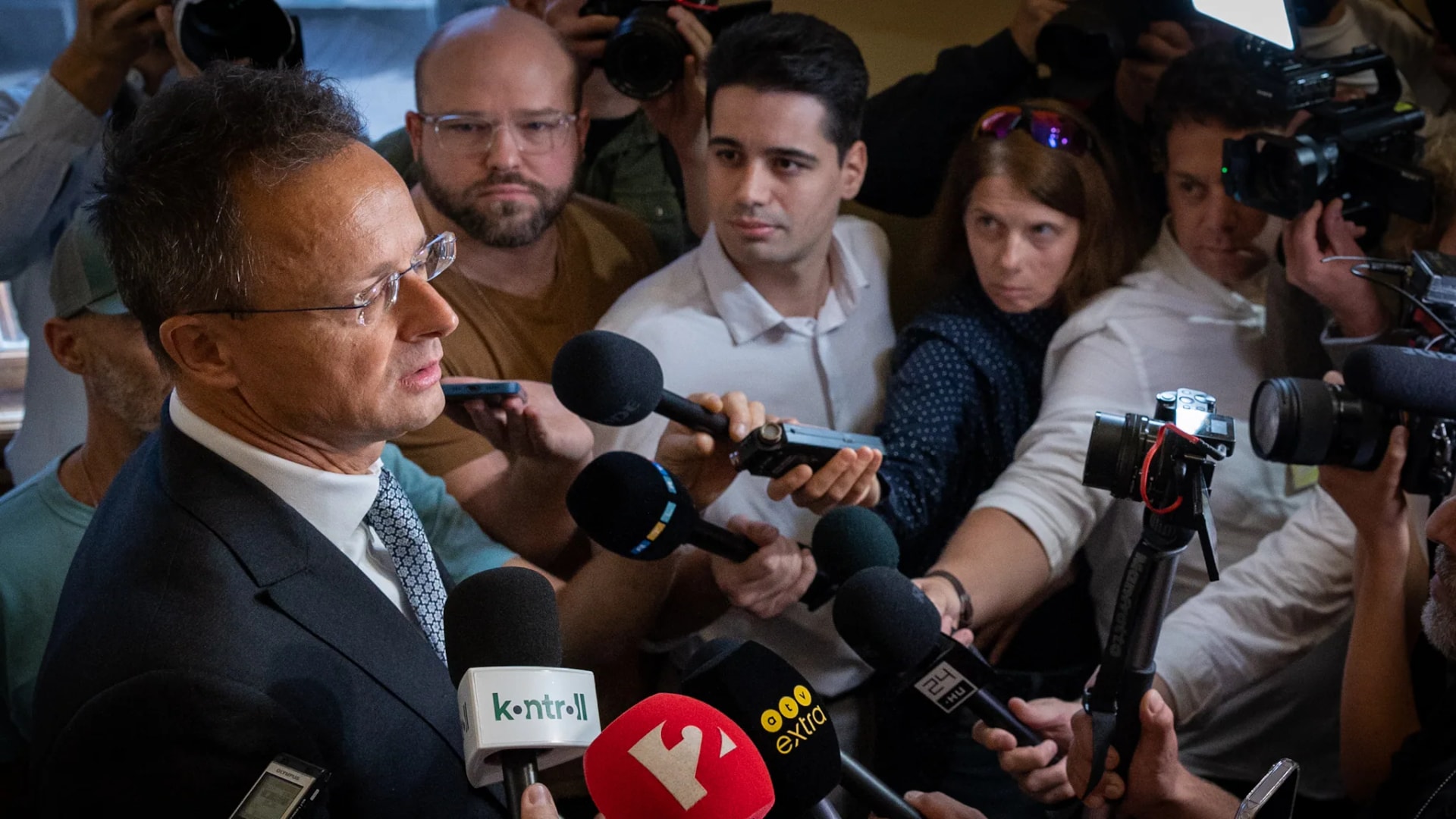 Fidesz: nem jelent nemzetbiztonsági kockázatot Szijjártó Péter BYD-s munkavállalása