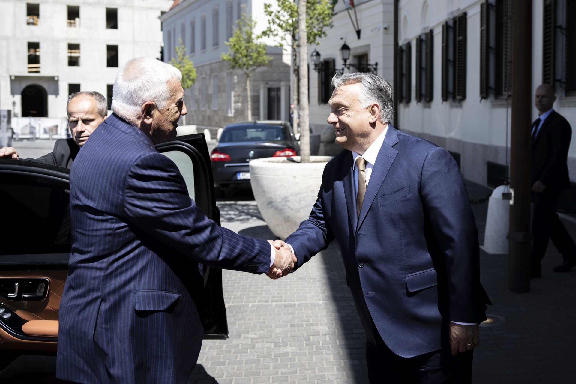 Klaus: A barikád ugyanazon oldalán vagyunk Orbán Viktorral