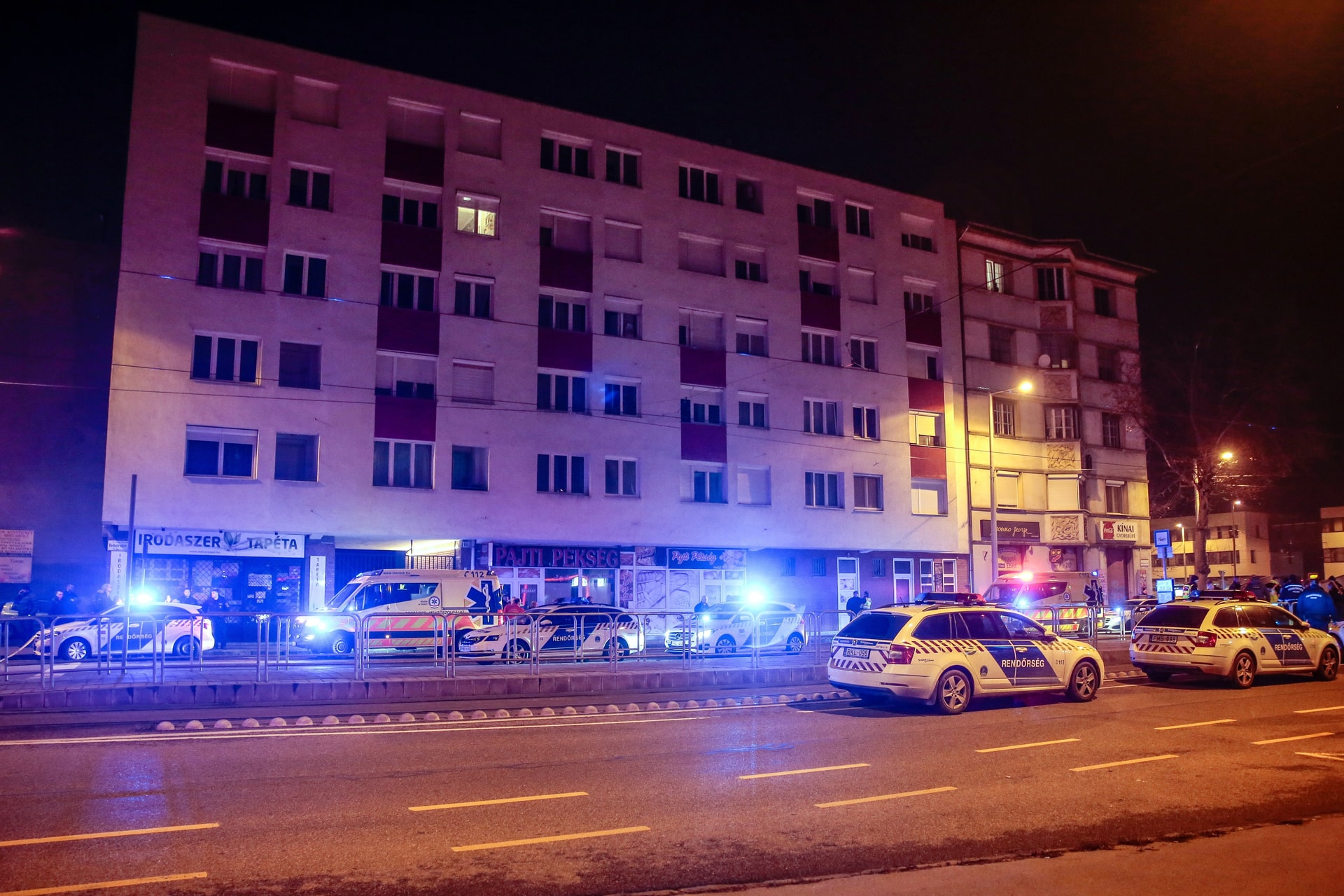 Hősi halottnak nyilvánítják a megkéselt rendőrt