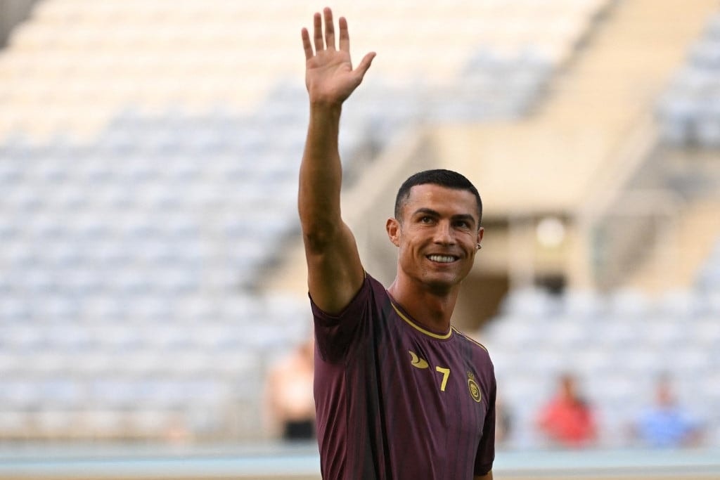 Autót és luxusórát osztogatott Ronaldo szilveszterkor