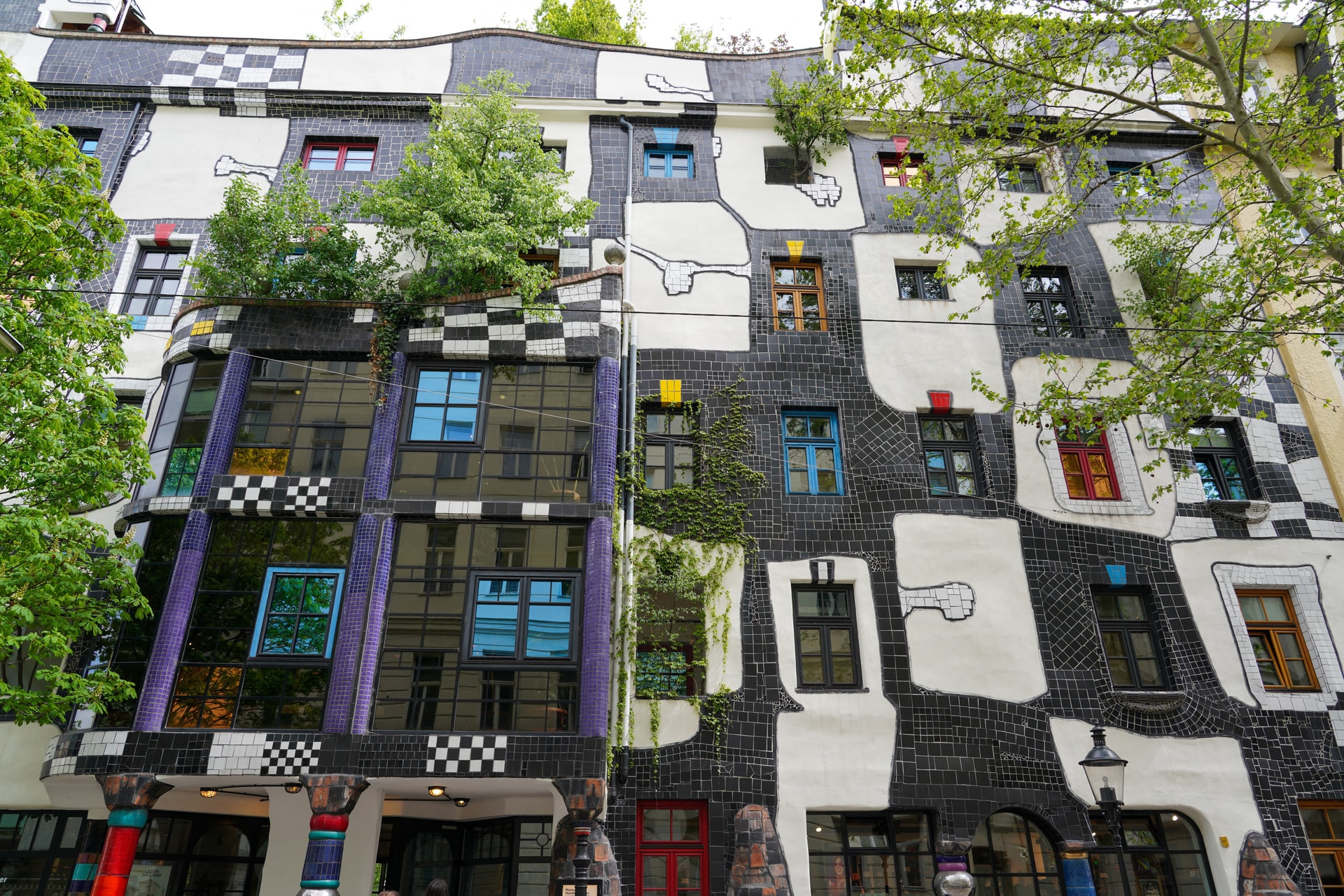 Újra kinyitja kapuit a bécsi Hundertwasser Múzeum