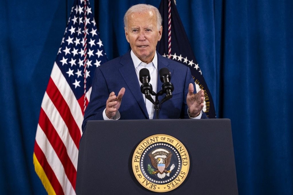 Joe Biden választási stábja felfüggeszti kampányvideói vetítését