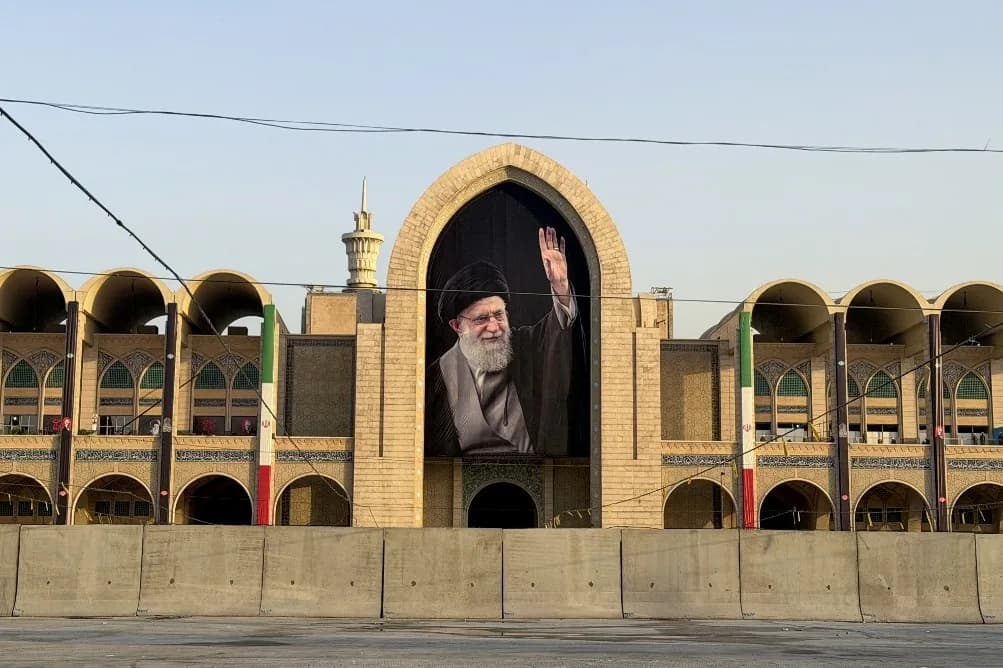 Megkezdődött Ali Hamenei temetési szertartása