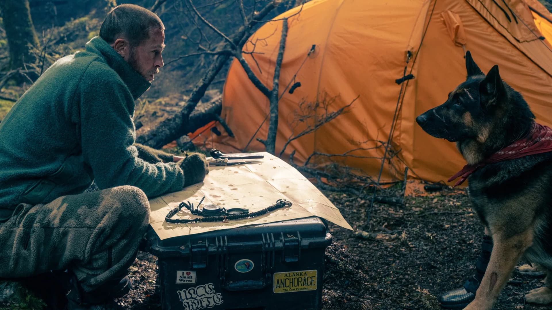 A vietnami háború katonái előtt tiszteleg egy karóra a kutyás-Brad Pittes filmben