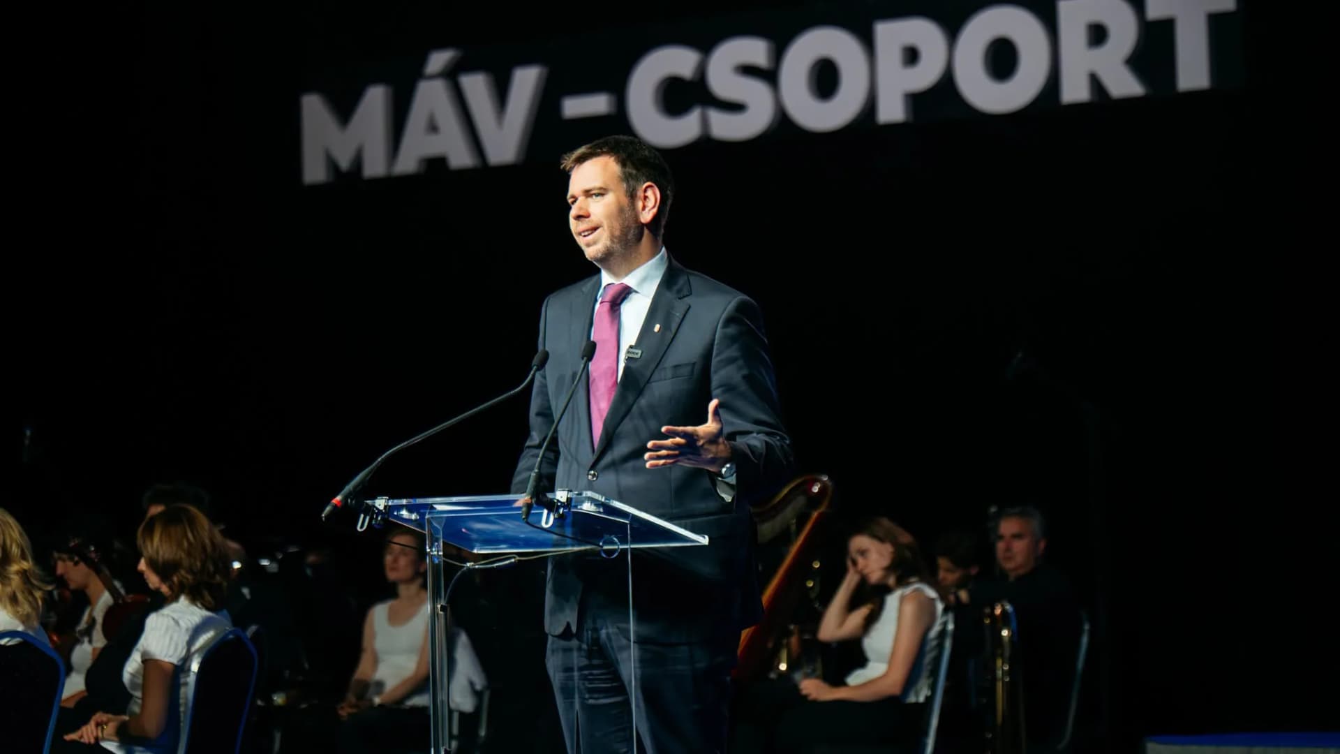 Vitézy: Új alapokra helyezzük a magyar vasutat + VIDEÓ