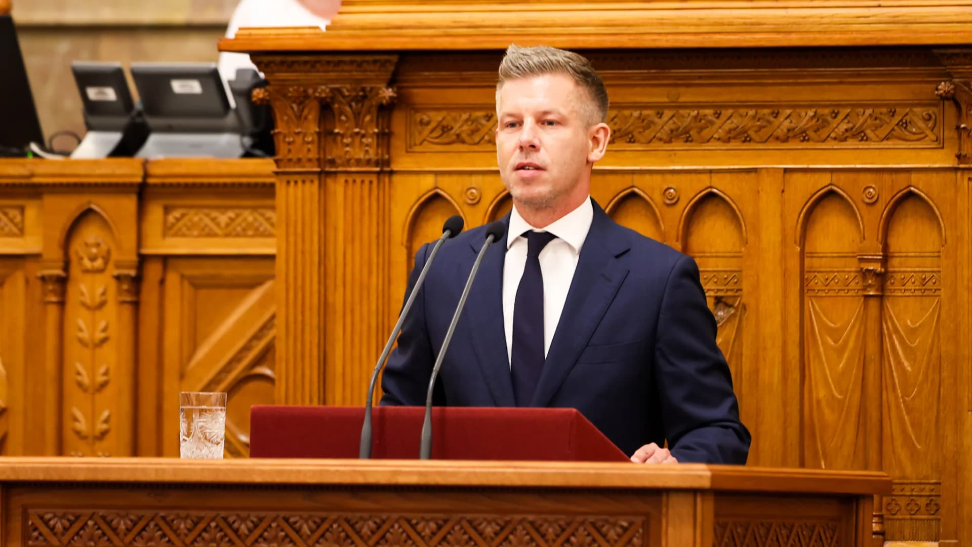 Az Alaptörvény 17. módosításáról dönt az Országgyűlés