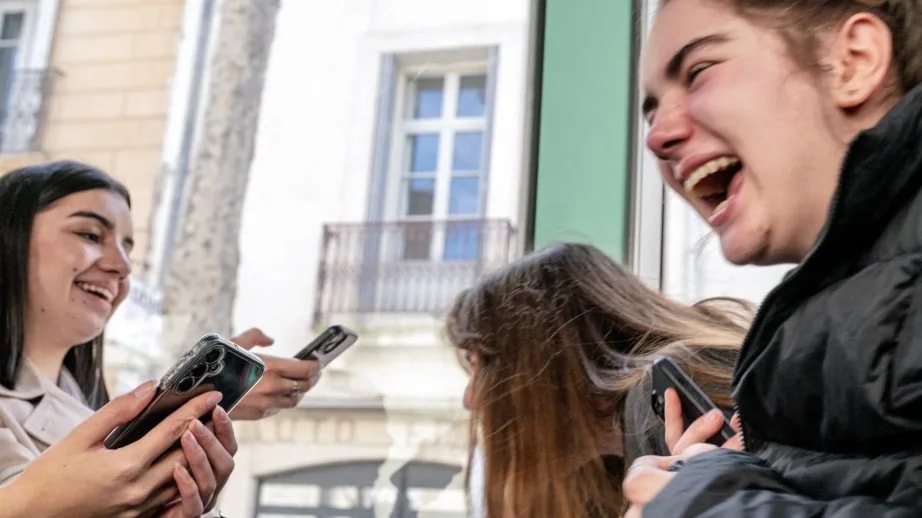 Miért ragadós a nevetés?