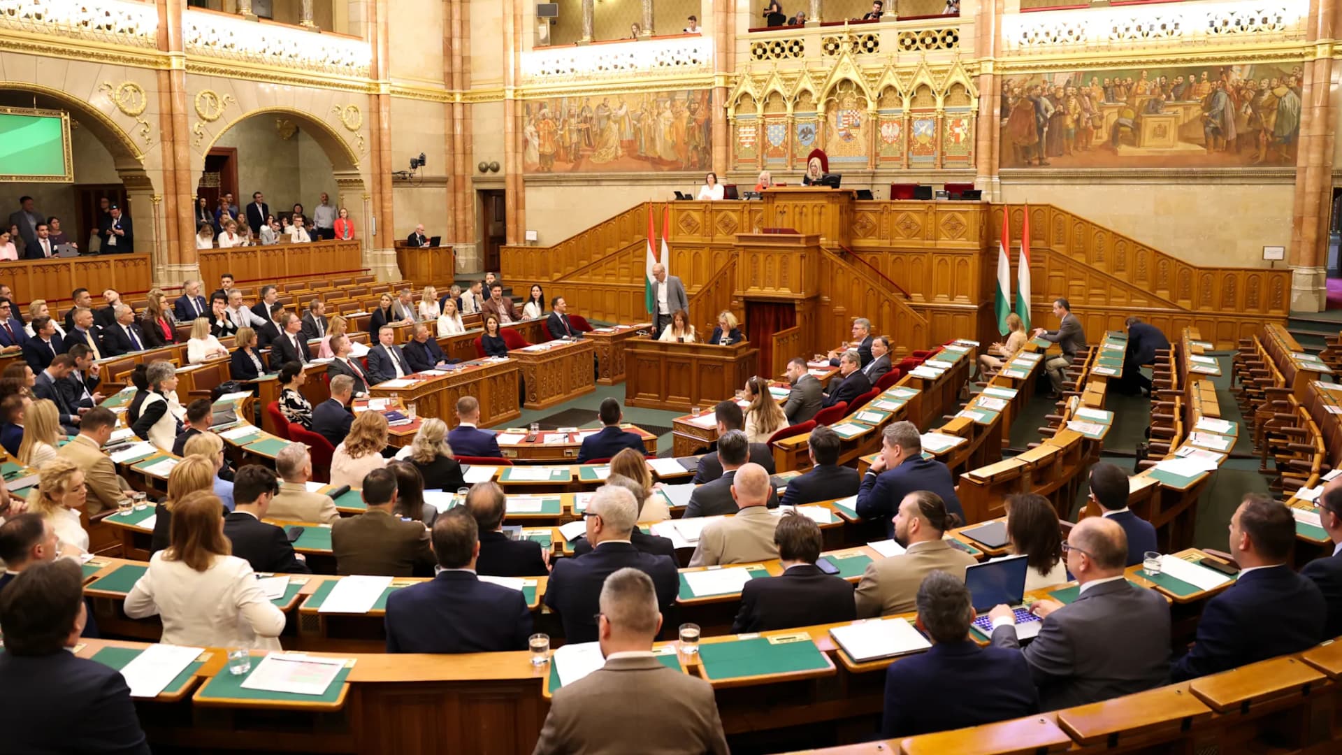 A jövő hétre is kezdeményezte a kormány a parlament rendkívüli ülésének összehívását