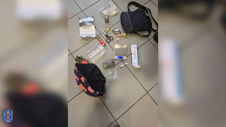 Hirdetőtáblának rohant a menekülő férfi