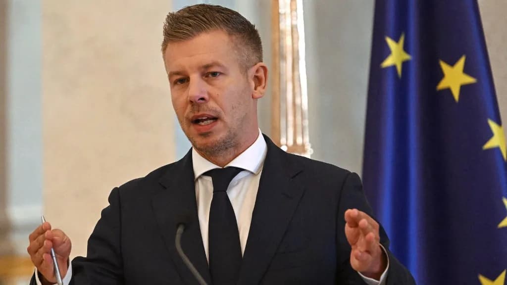 Magyar Péter ugyanarra a gázpedálra lépett, mint Orbán? Megdöbbentő számot találtunk