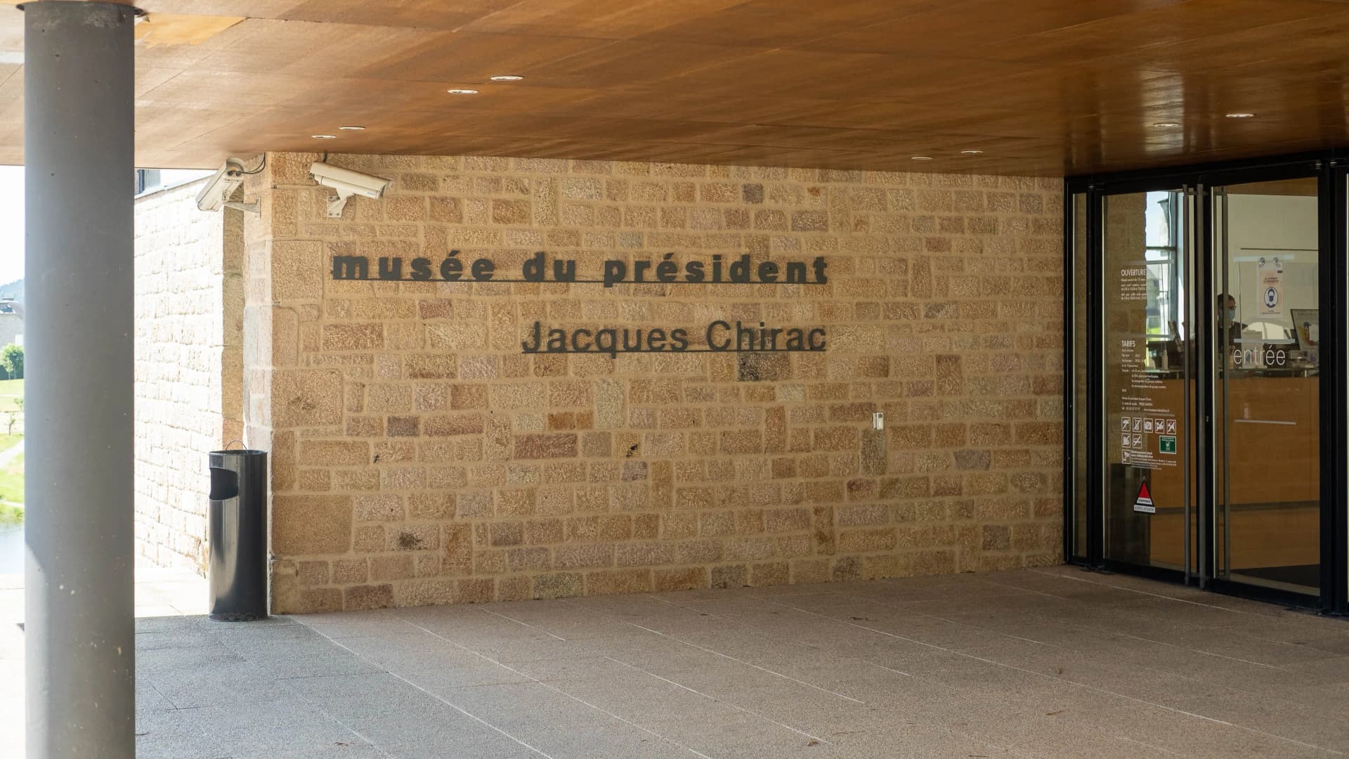 Újabb lopást követtek el Jacques Chirac volt francia elnök múzeumában