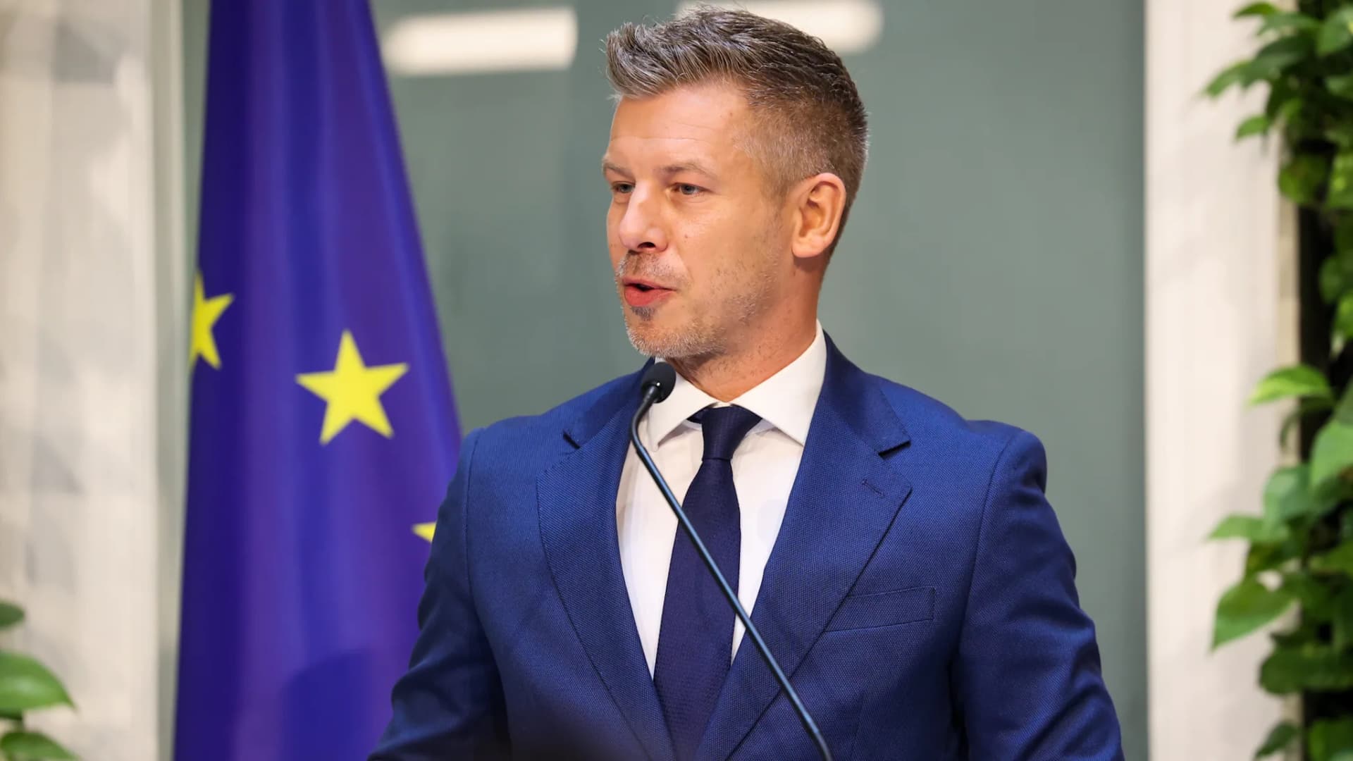 Az első elsüllyesztendő bárka már Pakson van