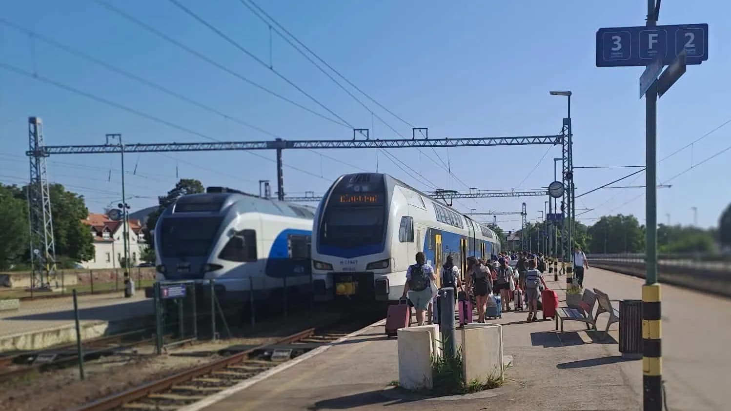 Klimatizált motorvonatokkal utaztatják a gyerekeket az Erzsébet-táborok turnusváltásánál