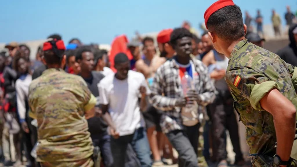 Több ezren tüntettek Ceutában a migrációs válság azonnali rendezését követelve