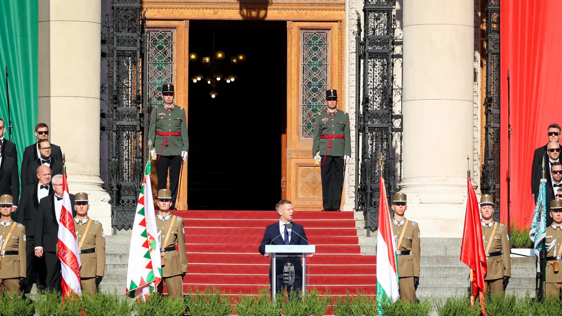 Magyar Péter: A honvédnek nem egy politikai oldalt, hanem a hazát kell szolgálni, mert az eskü is egy országnak szól