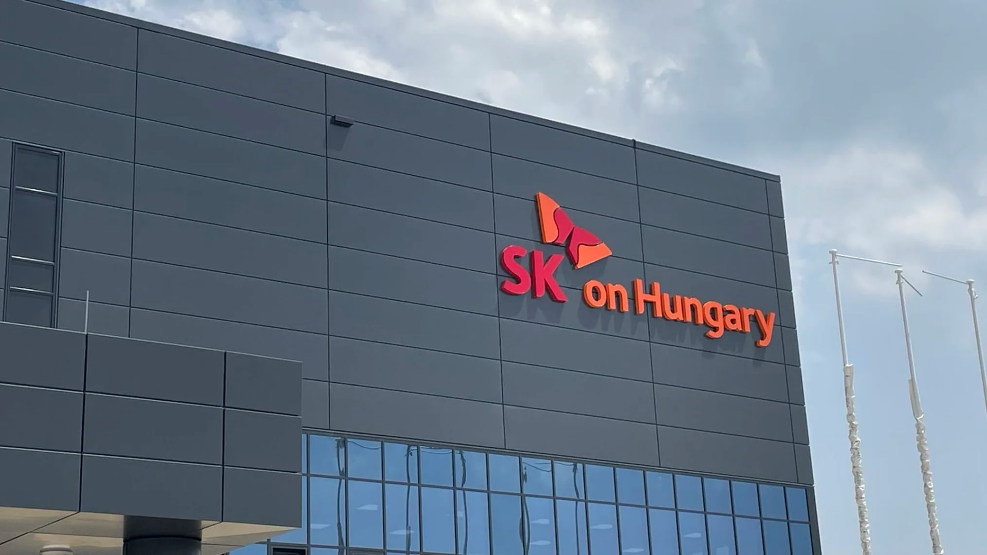 Újabb 100 millió forintos bírságot kapott az SK On Hungary iváncsai akkugyára