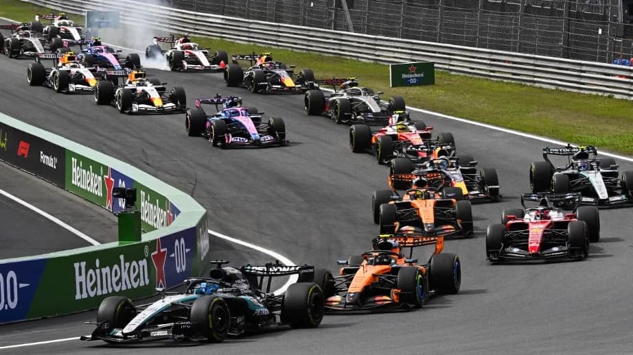 Rajttól a célig: Russell győzött a holland sprintfutamon