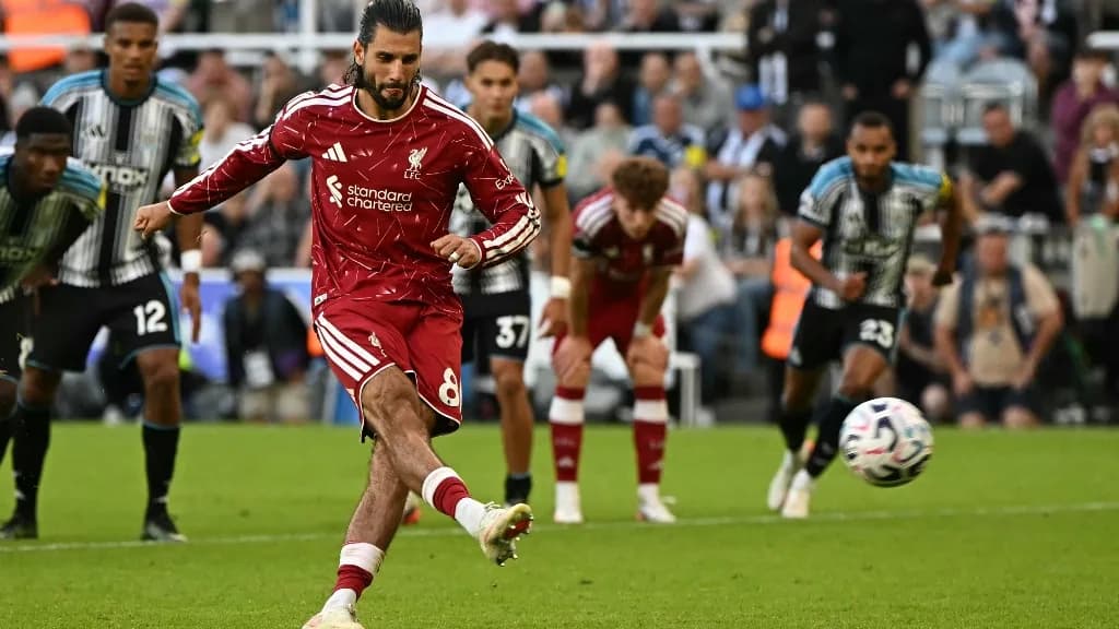 Szoboszlai büntetőjével mentett pontot a Liverpool