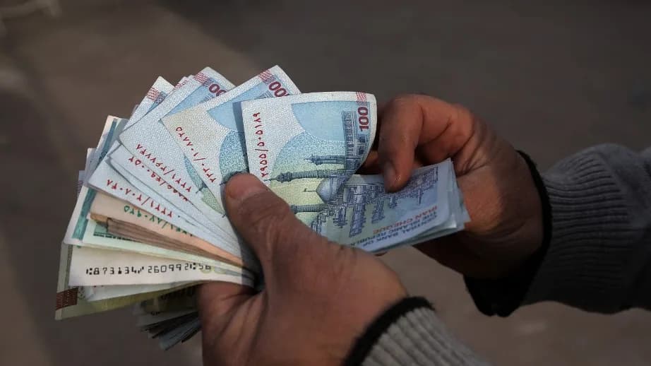 Történelmi mélyponton az iráni rial árfolyama