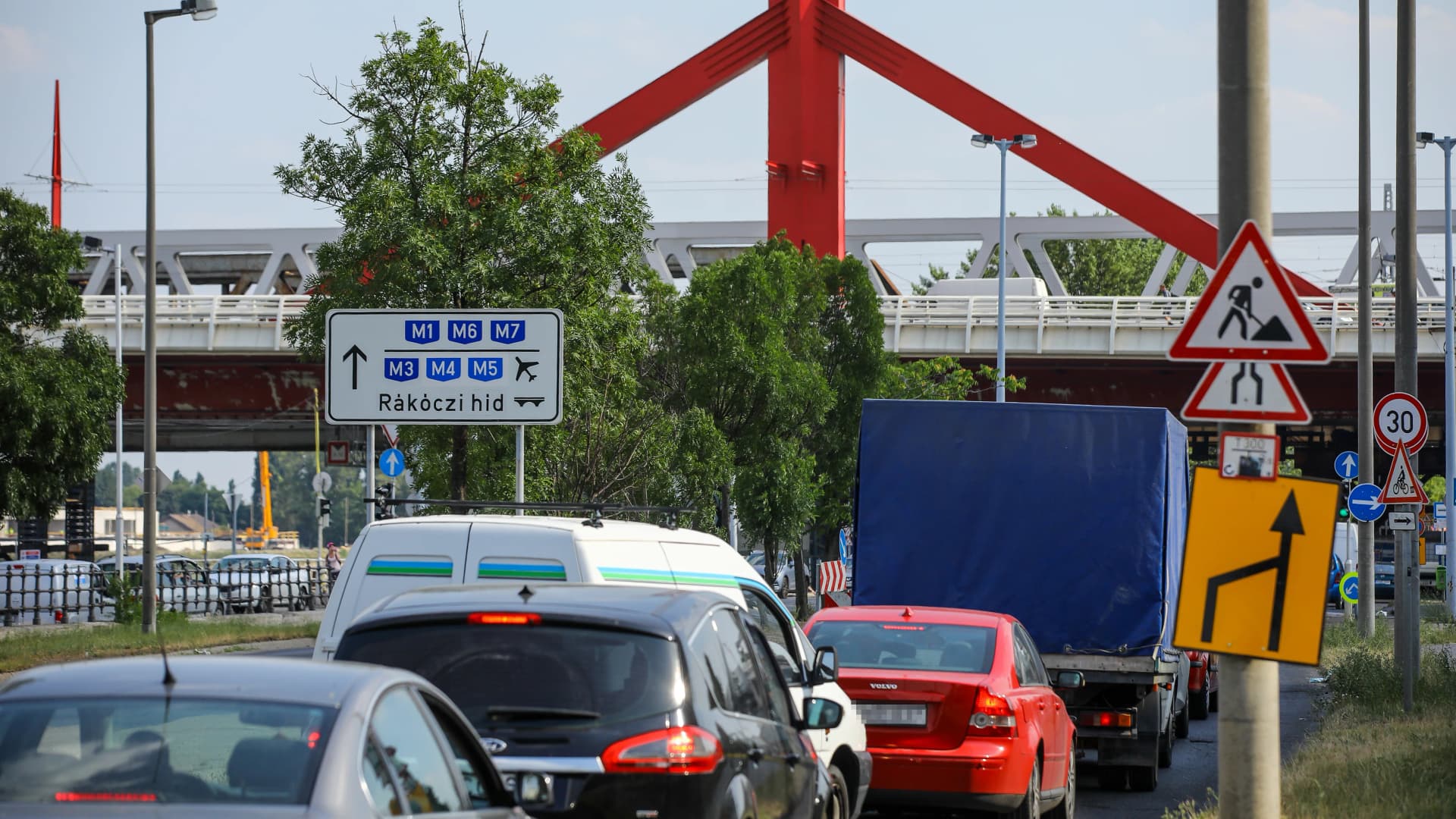 Forgalomkorlátozás lépett életbe a Rákóczi híd Soroksár felé vezető lehajtóján