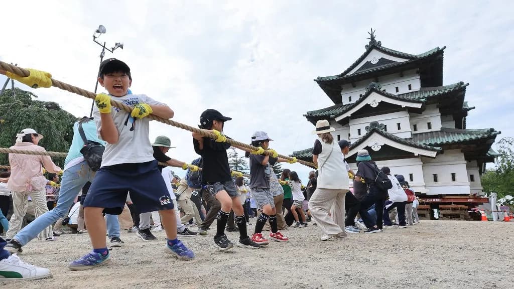 1800 japán mozdította meg a 360 tonnás ősi várat