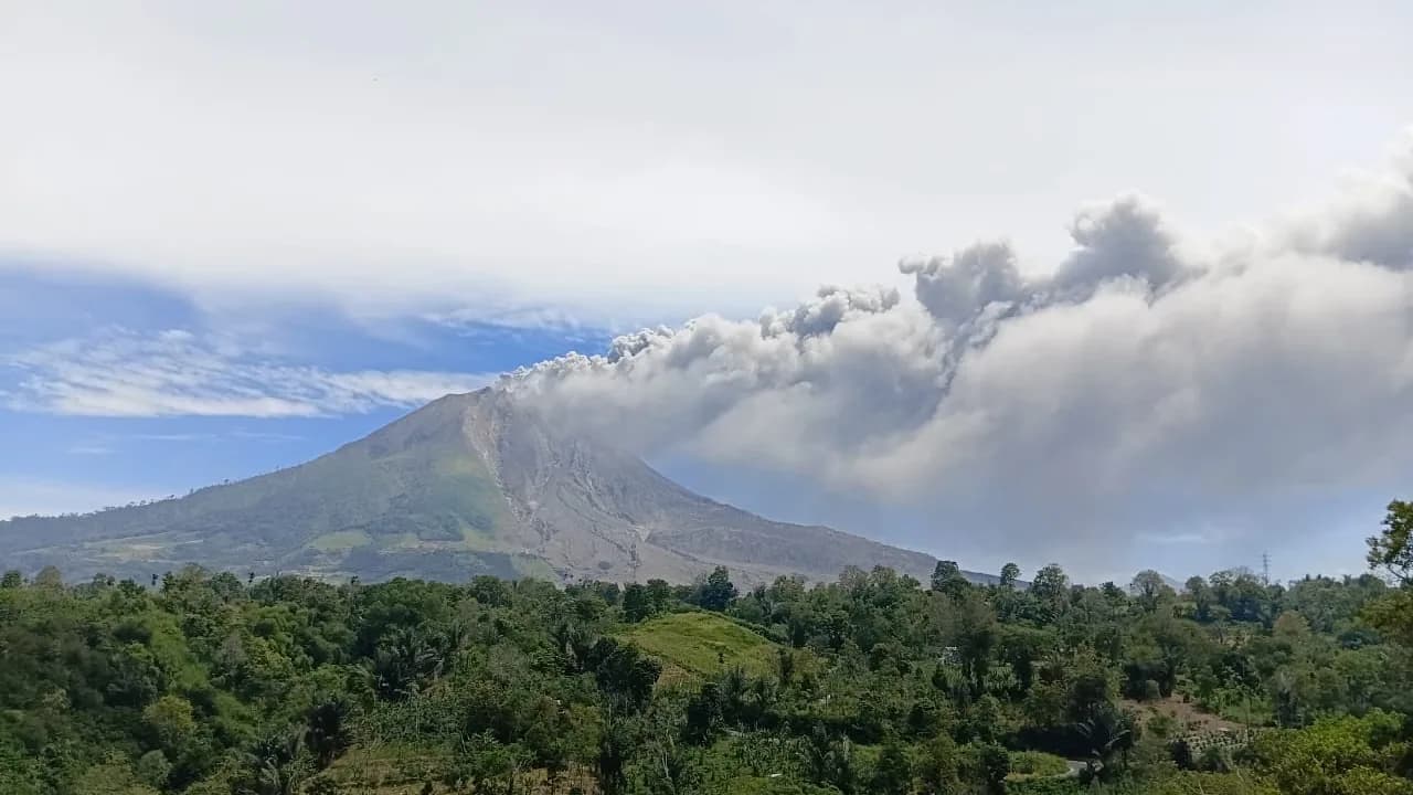 Kitört Indonéziában a Sinabung vulkán
