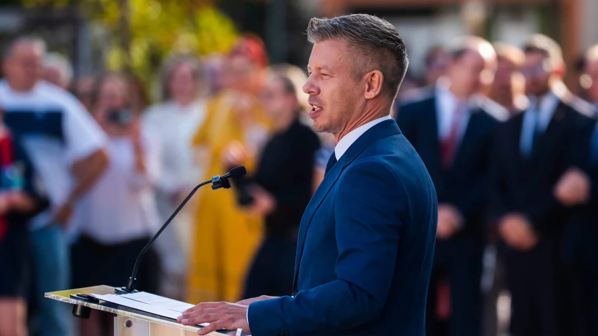Magyar Péter: Ne nézzetek félre, ha egy társatokat bántják +VIDEÓ