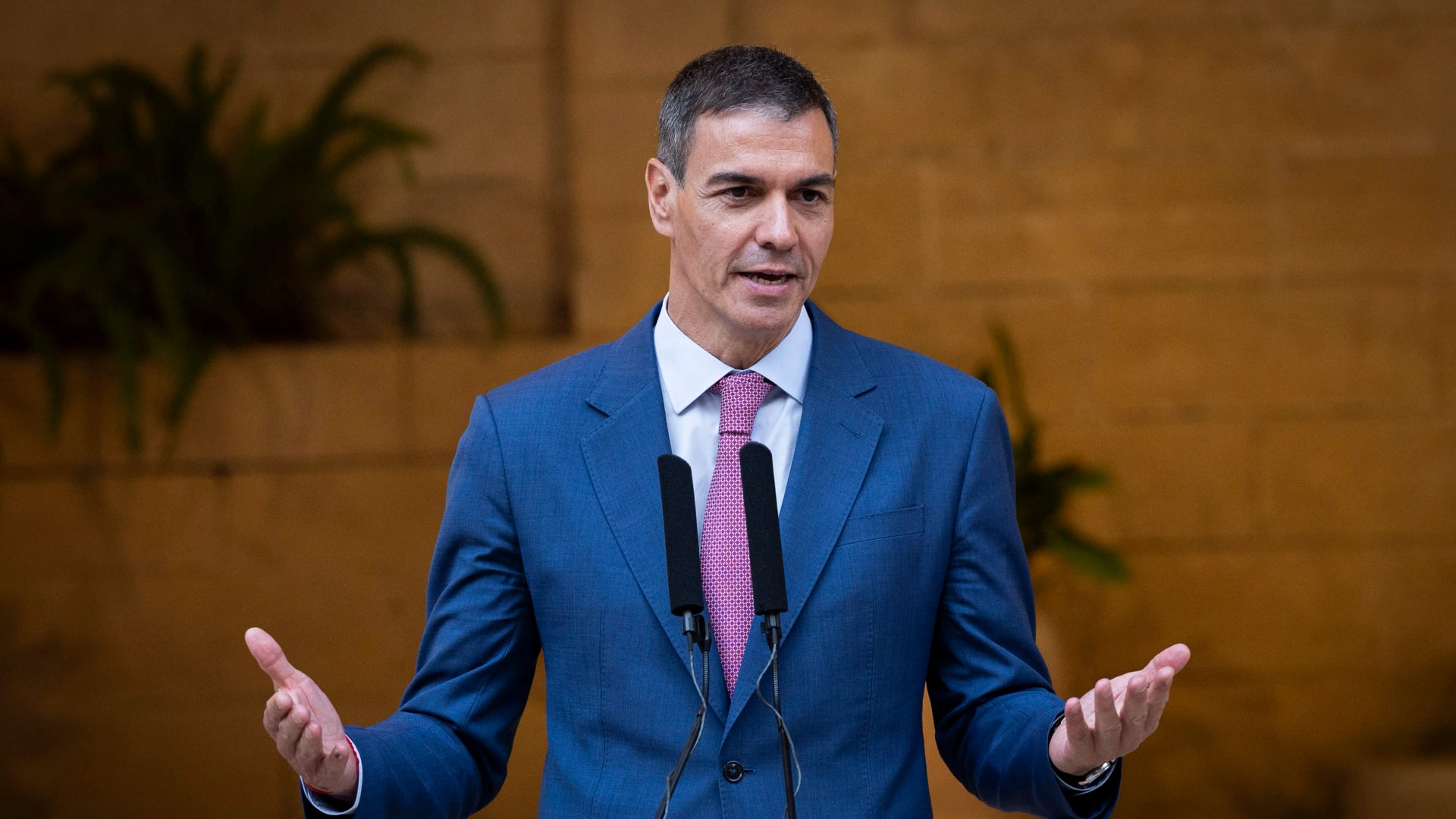 Fontolgatja az előrehozott választások kiírását Pedro Sánchez