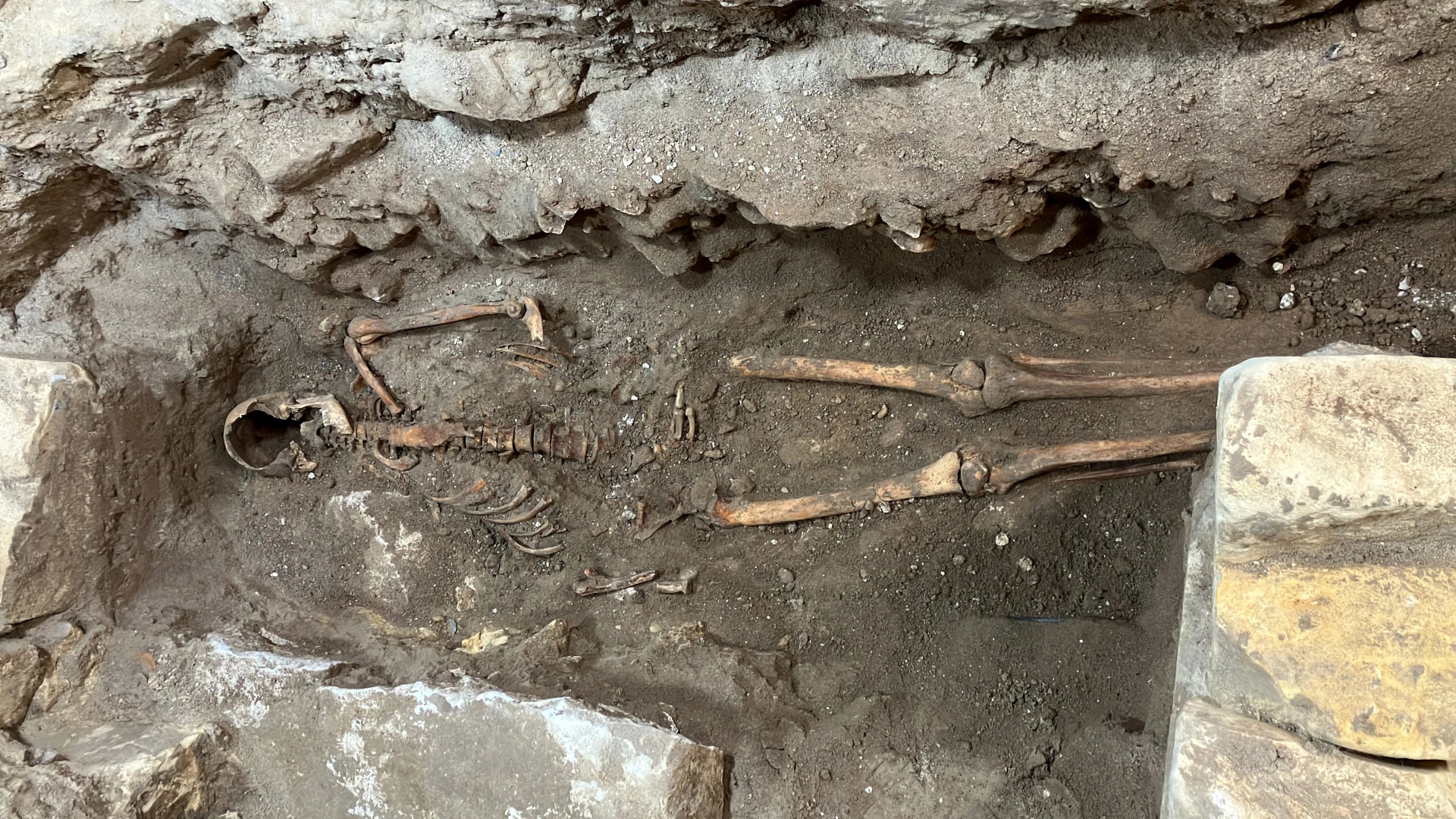 Fény derülhet egy 150 éve rejtegetett londoni csontváz titkára