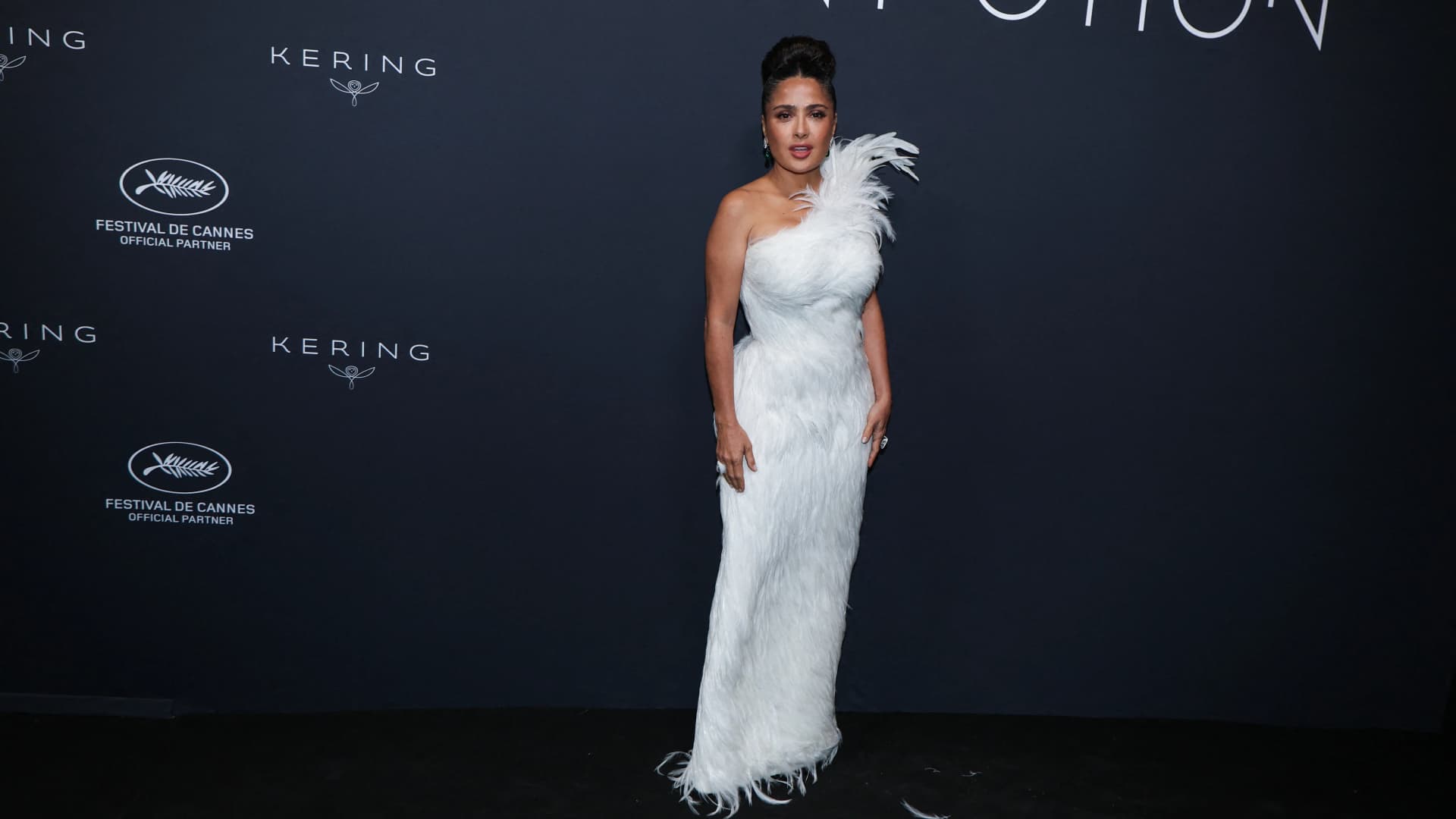 Salma Hayek bomba formájának titka