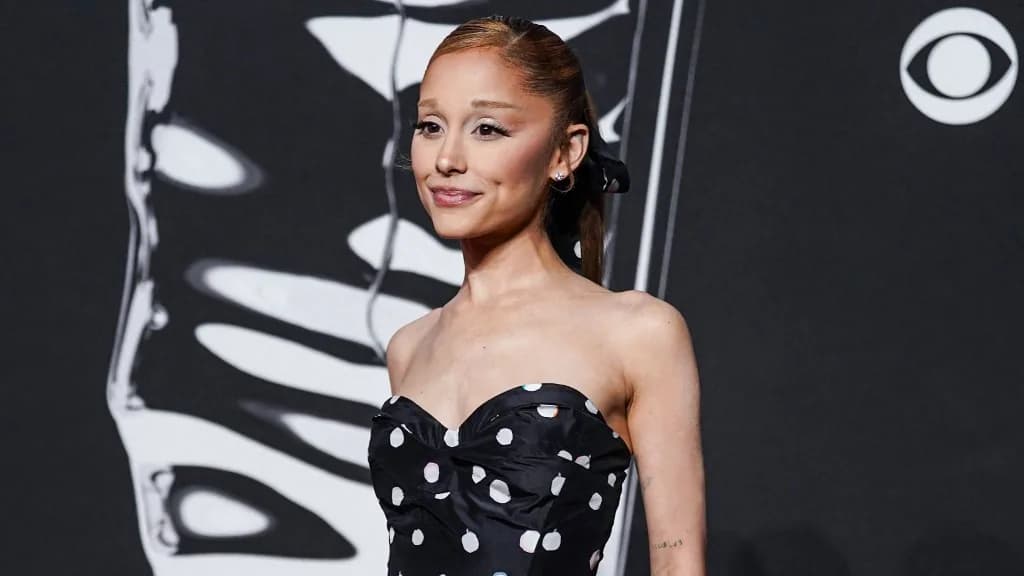 Ariana Grande tíz év után visszatért régi szerelméhez