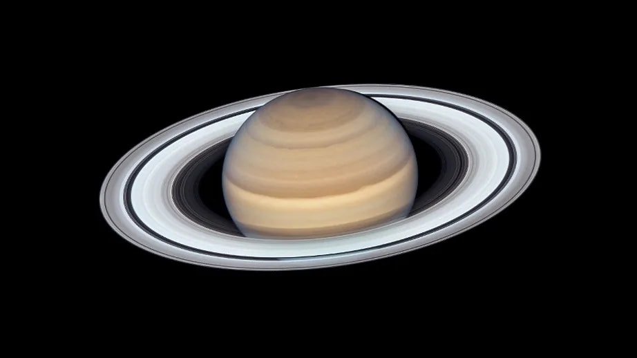 A Hubble különös, tízoldalú képződményt talált a Szaturnuszon
